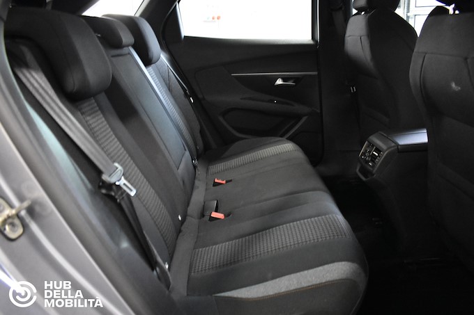 PEUGEOT 3008 BlueHDi 130 S&S EAT8 Active Business